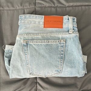 Lucky Light Wash Distressed Boyfriend Short Size 8/29